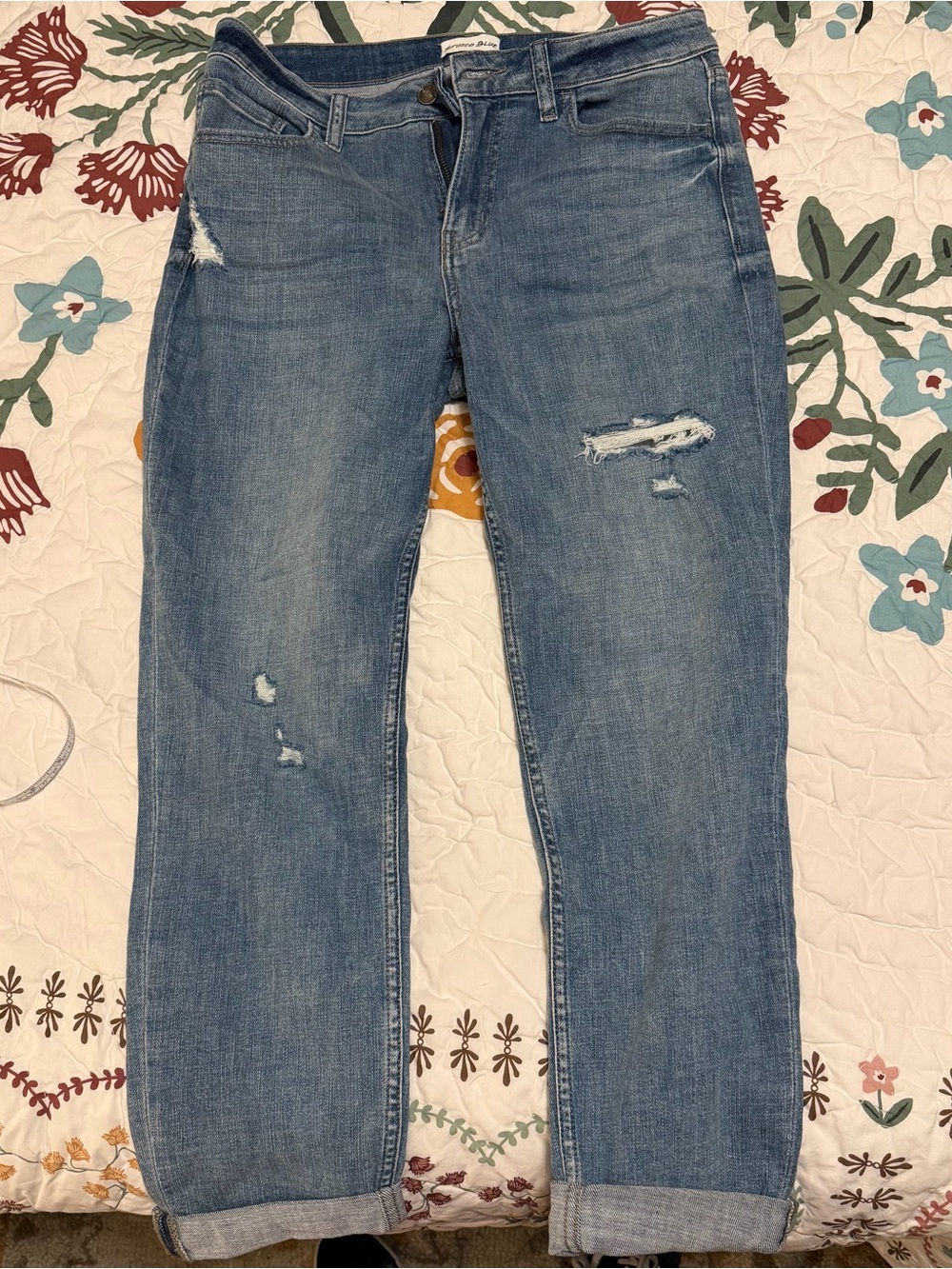 Distressed blue jeans size 30